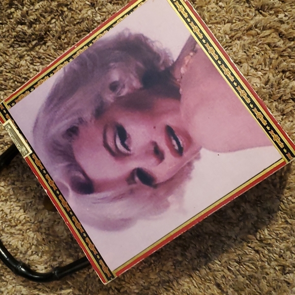 Purse - Picture 2 of 7